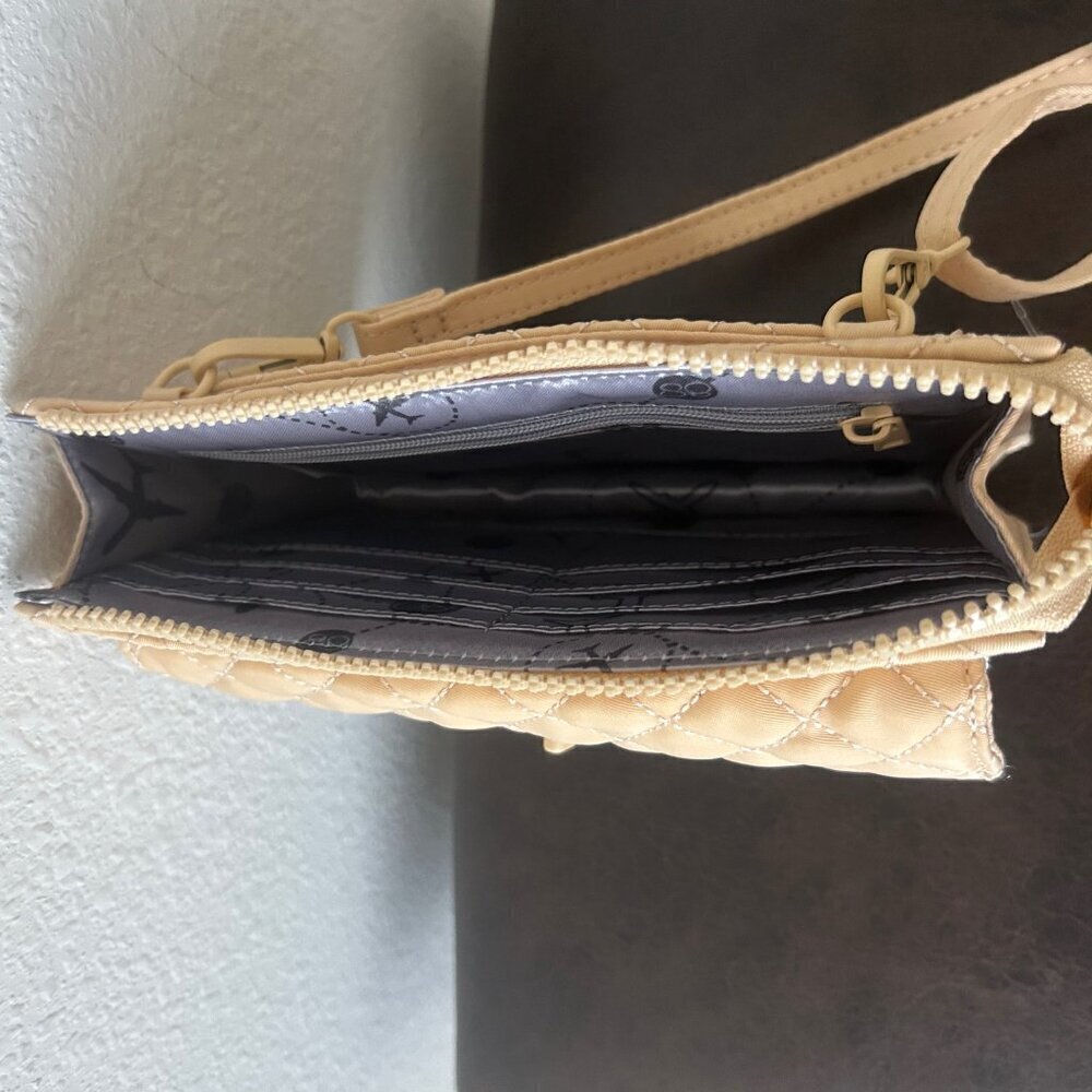 Samantha Brown To-Go RFID Quilted Crossbody Wallet MELLOW BUFF new with defects - Picture 9 of 10